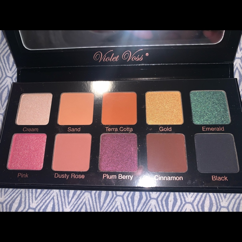 Essentials Eyeshadow Palette